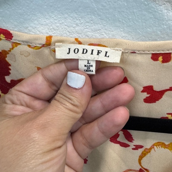 JODIFL Cream Long Sleeve Blouse with Nature Inspired Print - Picture 4 of 6